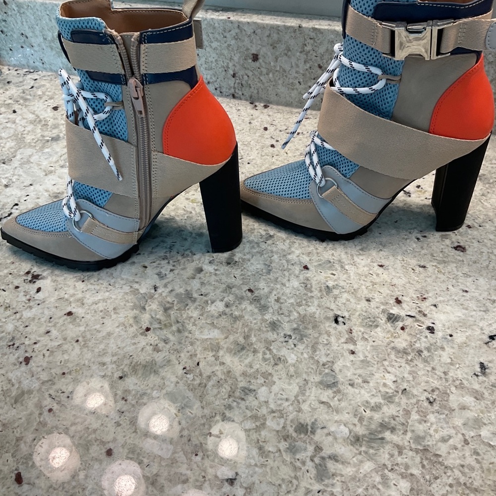 Steve Madden Illusion blue boots Sz 6